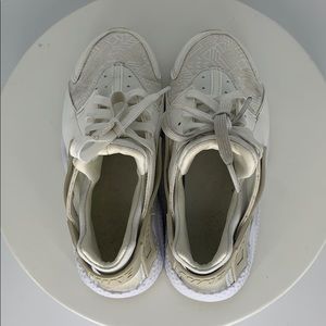 Nike-Huarache Run SE OS Summit Whites